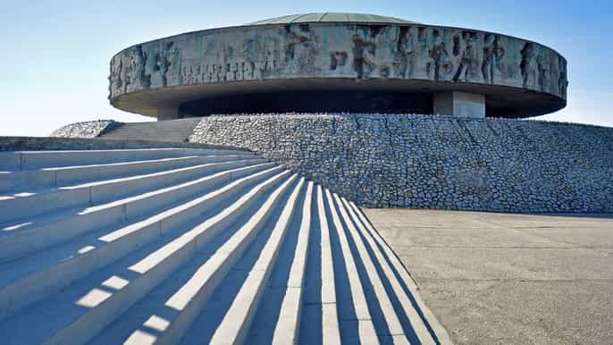majdanek concentration camp 1day guided tour from warsaw