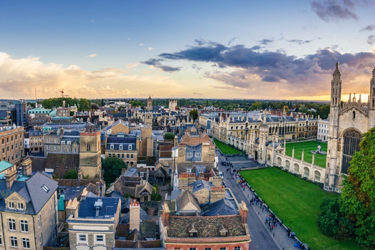 Cambridge: wandeltocht door de universiteit en cruise op puntingGedeelde punting- en wandeltocht