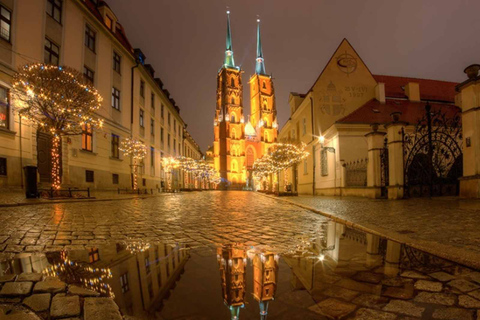 Wroclaw: excursão a pé noturna misteriosa de 2 horasWroclaw: passeio noturno a pé misterioso de 2 horas