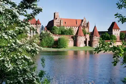 MALBORK: Zamek Krzyżacki nad Odrą z Warszawy - prywatnie