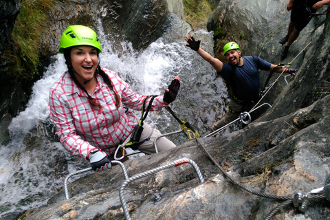 Wanaka: 2 uur durende kabelklim voor beginners in een watervalWanaka: kabelbeklimming van de waterval voor beginners van 2 uur