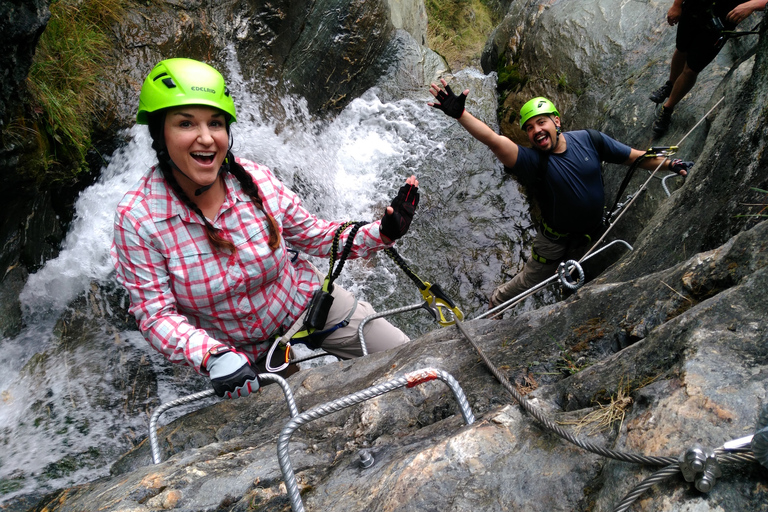 Wanaka: Escalada de 2 horas por cable a una cascada para principiantes