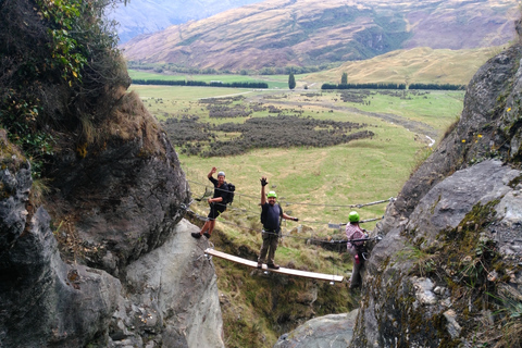 Wanaka: Escalada de 2 horas por cable a una cascada para principiantes