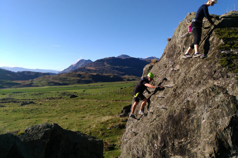 Wanaka: 2-godzinna wspinaczka linowa nad wodospadem dla początkującychWanaka: 2-godzinna wspinaczka linowa po wodospadzie dla początkujących