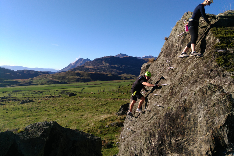 Wanaka: 2-godzinna wspinaczka linowa nad wodospadem dla początkującychWanaka: 2-godzinna wspinaczka linowa po wodospadzie dla początkujących