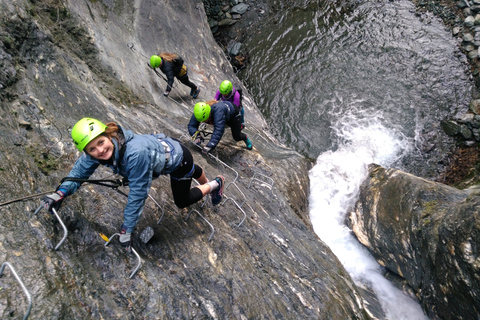 Wanaka: 2 uur durende kabelklim voor beginners in een watervalWanaka: kabelbeklimming van de waterval voor beginners van 2 uur