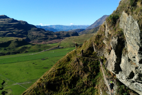 Wanaka: 2-godzinna wspinaczka linowa nad wodospadem dla początkującychWanaka: 2-godzinna wspinaczka linowa po wodospadzie dla początkujących