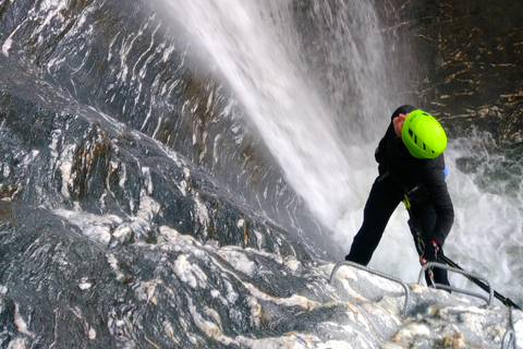 Wanaka: 4-Hour Intermediate Waterfall Cable Climb