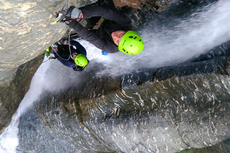 Wanaka: 4-Hour Intermediate Waterfall Cable Climb