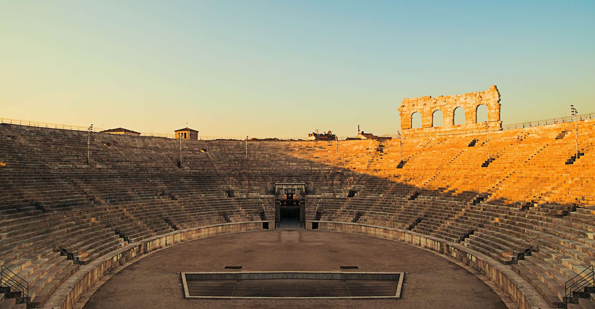 Verona, Small-Group Walking Tour - Hizvo