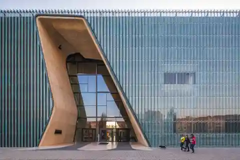 3 hour: POLIN Museum of the History of Polish Jews Tour