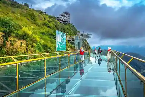 Hanoi: Sapa 3 Days Glass Bridge, Phansipan, Cat Cat Village