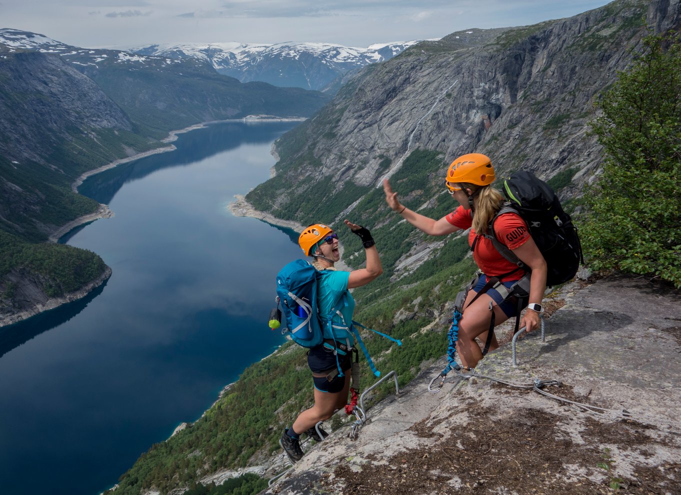 Odda: Heldagstur til Trolltunga med vandring og klatring