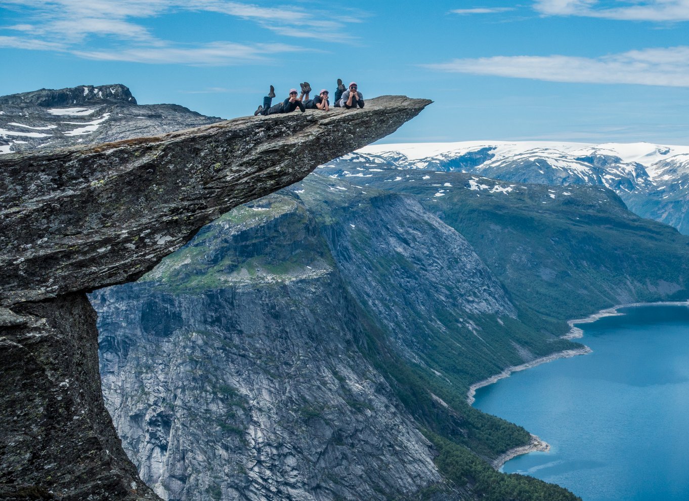 Odda: Heldagstur til Trolltunga med vandring og klatring