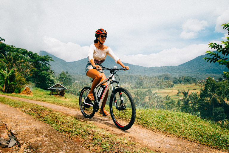 Bali - Jatiluwih Jatiluwih dagsutflykt med elcykel och vandringBali: Jatiluwih heldagsutflykt med E-bike och vandring