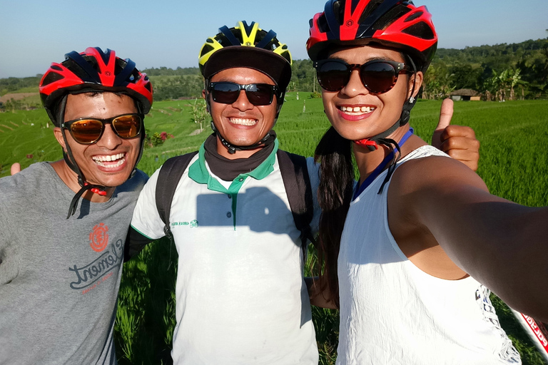 Bali - Jatiluwih Jatiluwih dagsutflykt med elcykel och vandringBali: Jatiluwih heldagsutflykt med E-bike och vandring