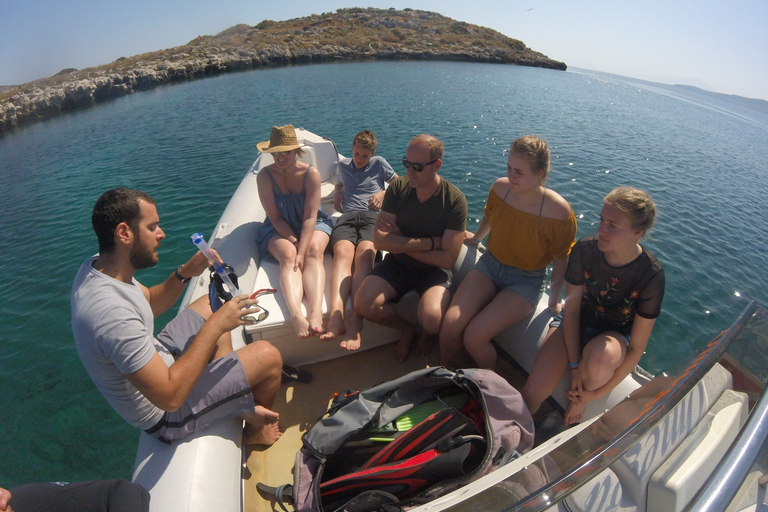 Chania: viaje en barco con esnórquel guiado y remo