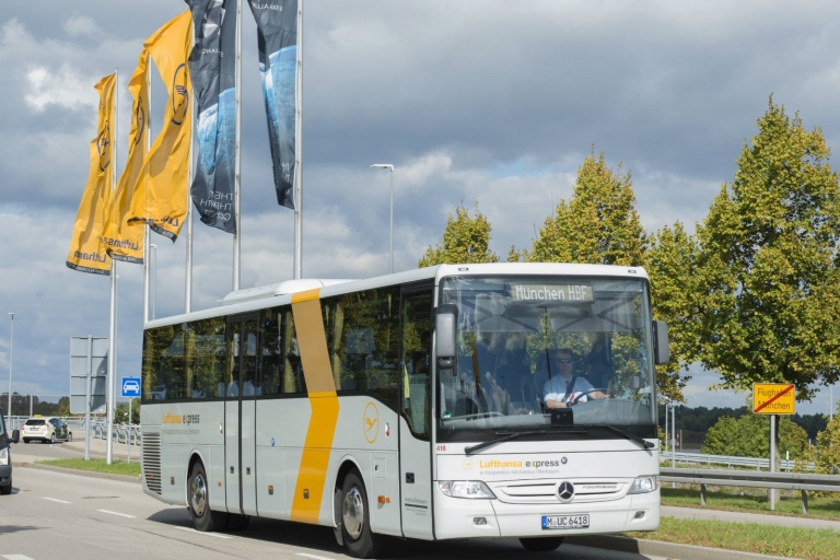 München: Flughafentransfer per BusEinfacher Transfer zum/vom Flughafen von/nach München