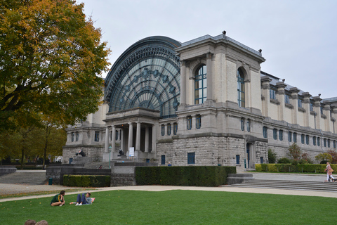 Brussels: Walking Tour from Central Station to Manneken Pis