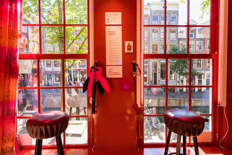 Amsterdam: Red Light Secrets Museum and 1-Hour Canal Cruise