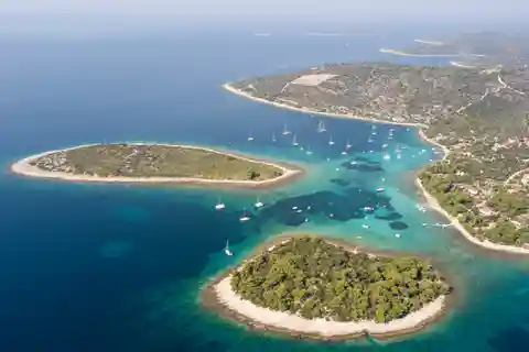 Split: Private Full Day Boat Trip to Blue Lagoon and Trogir