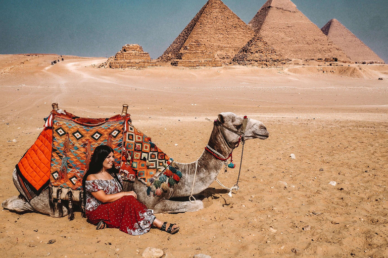 El Cairo: excursión de un día a las pirámides de Giza, Memphis y SakkaraTour con guía privado y traslados