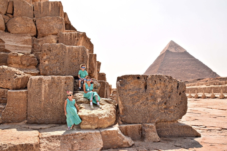El Cairo: excursión de un día a las pirámides de Giza, Memphis y SakkaraTour con guía compartida y traslados