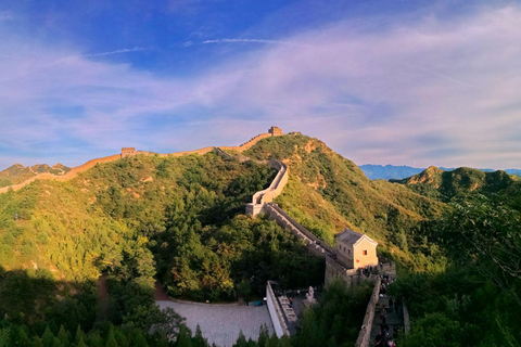 Piccolo gruppo alla Grande Muraglia di Mutianyu con servizio di prelievo in hotel inclusoPiccolo gruppo per la Grande Muraglia di Mutianyu con servizio di prelievo in hotel incluso