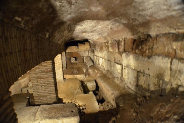 Rome: Off-The-Beaten-Track Underground Tour Tour in French