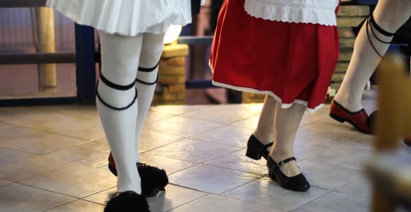 Athens: Traditional Greek Show in Plaka with Dinner