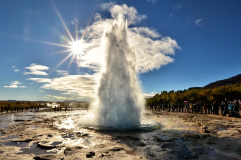 Reykjavik: Wycieczka z przewodnikiem po Złotym Kręgu i Sekretna LagunaWycieczka do małej grupy Golden Circle z Secret Lagoon Experience