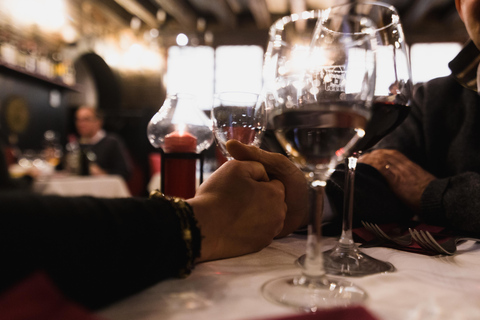 Venice: Gondola Ride with Serenade and Romantic Dinner