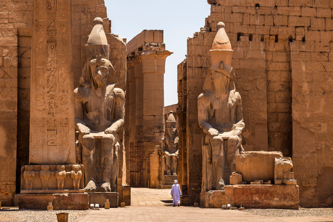 Ab Kairo: Geführte Luxor-Tour im 1. Klasse Übernacht-BusGruppentour im Elite-Bus ohne Eintrittsgebühren