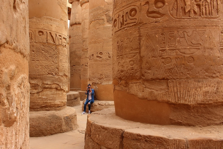 Ab Kairo: Geführte Luxor-Tour im 1. Klasse Übernacht-BusGruppentour im Elite-Bus ohne Eintrittsgebühren