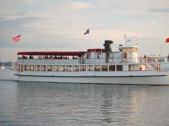Boston: Jazzkreuzfahrt auf dem klassischen Nordlicht Boston: Jazzkreuzfahrt auf dem klassischen Nordlicht