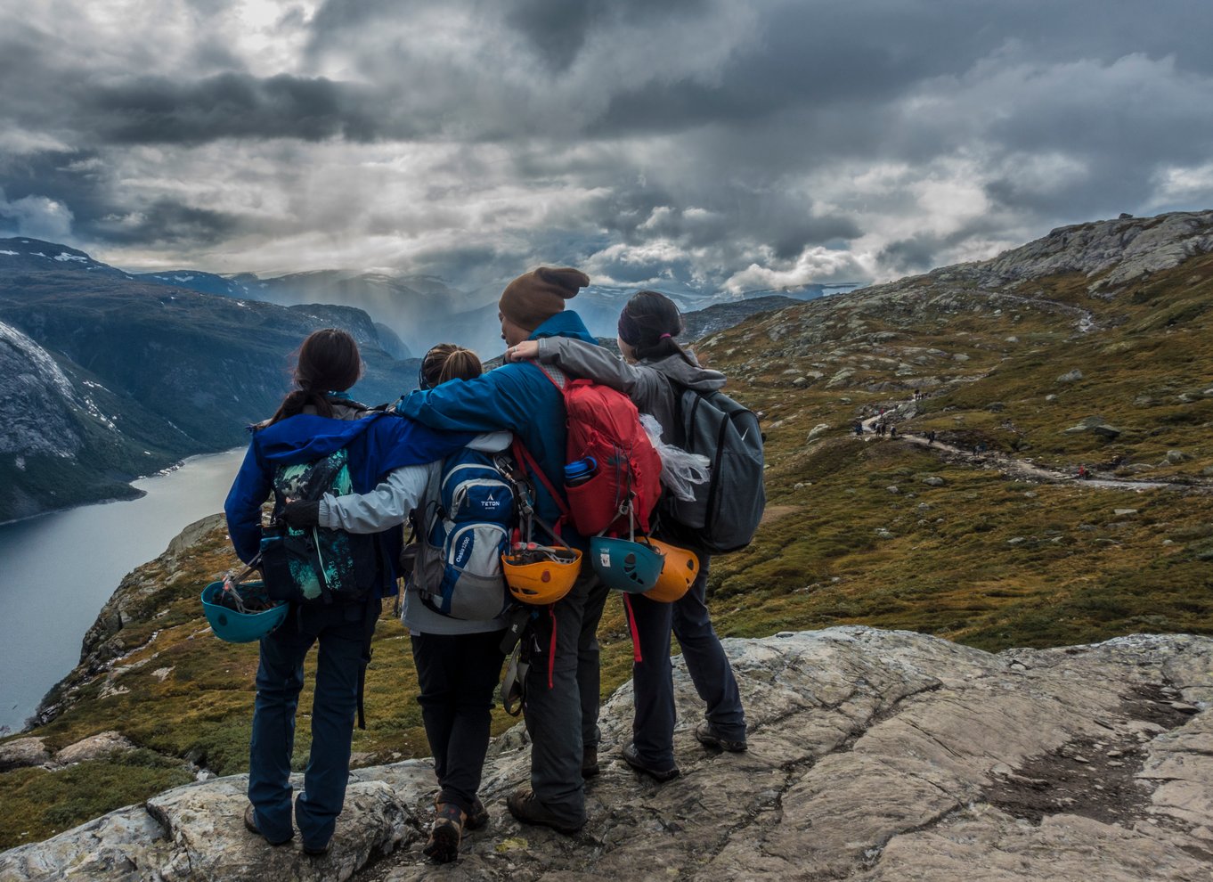 Odda: Heldagstur til Trolltunga med vandring og klatring