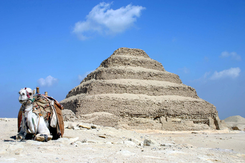 Le Caire: visite d'une journée des pyramides de Gizeh, de Memphis et de SakkaraTour avec guide privé et transferts