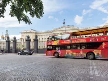 St. Petersburg: Hop-On/Hop-Off-Bus und Bootstour St. Petersburg: Hop-On/Hop-Off-Bus und Bootstour