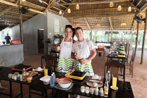 Hoi An: Kochkurs mit Marktbesuch und Bootsfahrt