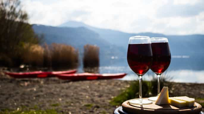 rome kayak food and wine tour in castel gandolfo lake
