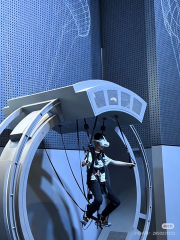 Shanghai Futuristic Tour: Robotaxis, Humanoid Robots & Drone