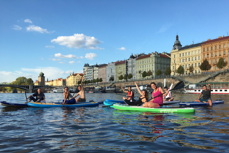 Praga: 2 ore di paddle boarding nel centro cittàPraga: 2 ore di paddle boarding nel centro della città