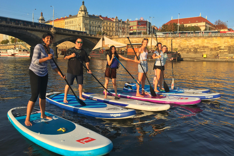 Praga: 2 ore di paddle boarding nel centro cittàPraga: 2 ore di paddle boarding nel centro della città