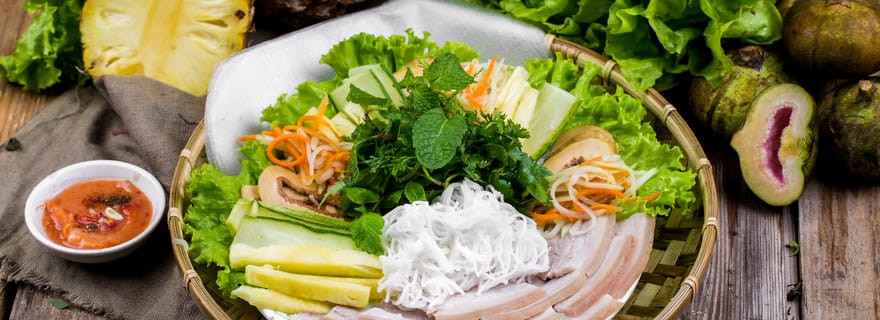 Hoi An : Visite culinaire en soirée avec 7 dégustations et tour en bateau