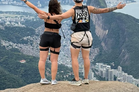 Rio: Pedra da Gávea - Hiking and climbing through the forest