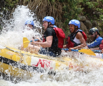 La Fortuna: Arenal Rafting Upper Balsa klasse 3 og 4 rapids