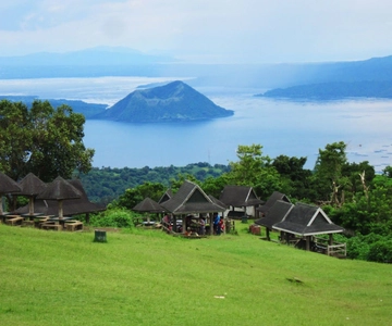 From Manila: Panoramic Tagaytay Ridge Tour