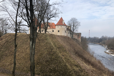 From Riga: Rundale Palace & Bauska Castle Tour to Vilnius Guided Private Tour