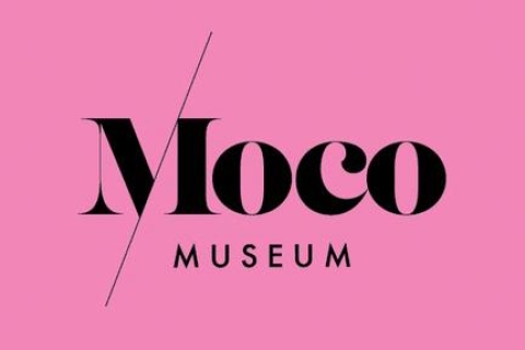 Amsterdam: Grachtenfahrt und Moco-Museum Kombi-TicketGrachtenfahrt mit Snack-Box und Moco Museum