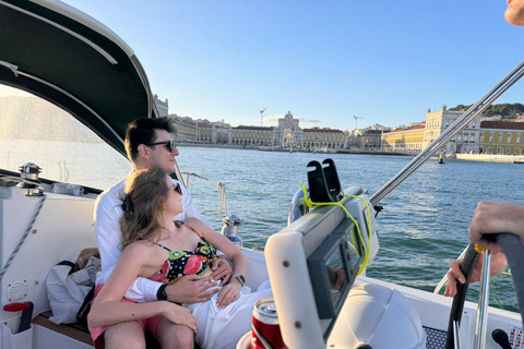 لشبونة: رحلة بحرية رومانسية عند غروب الشمس مع النبيذ والتاباس البرتغالي